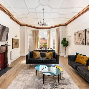 3-bedroom-luxury-garden-apartment-opposite-the-beach.brighton-hotels-england.com/