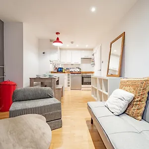 luxury-modern-apartment-near-shoreditch-bethnal-green.cambridgehotelsuk.com/